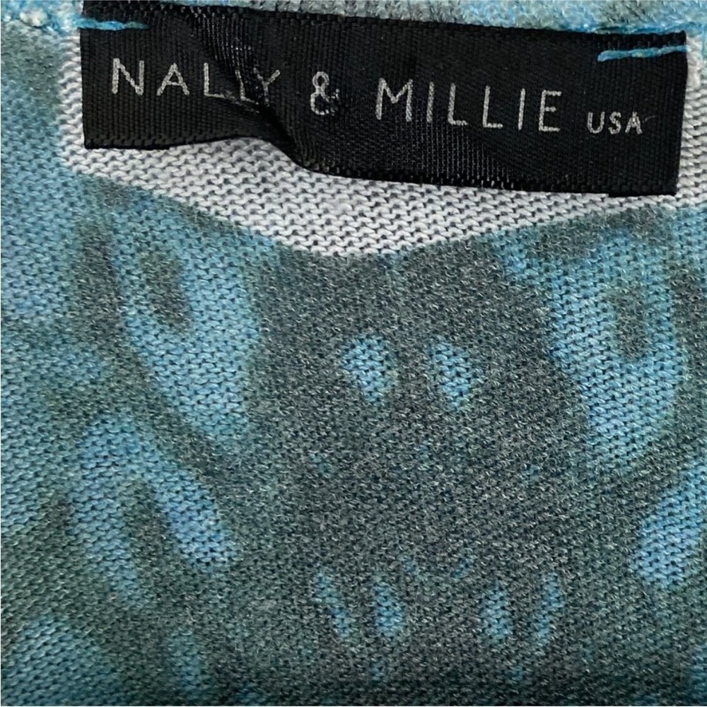 Nally & Millie Printed V-Neck Top Sweater - Picture 3 of 6
